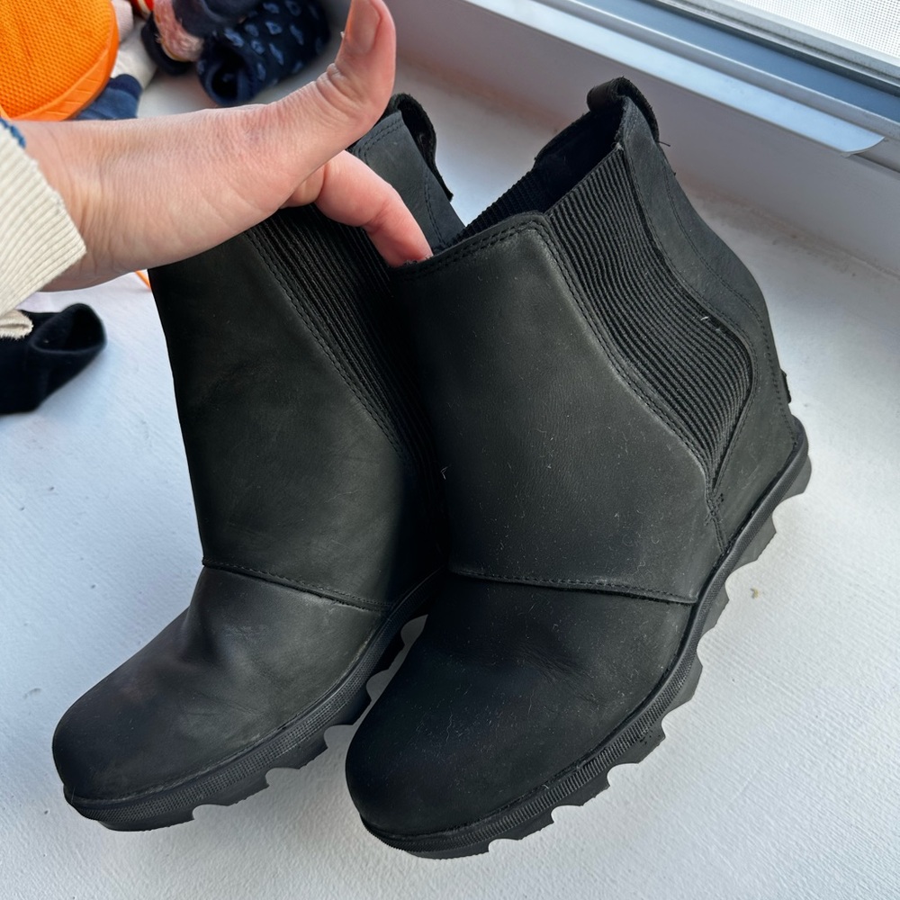 sorel joan of arctic wedge boots size 10 black